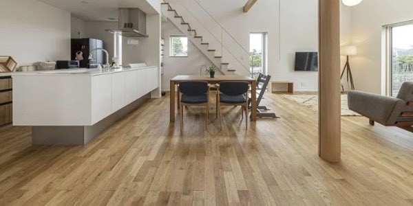 内装：フローリング02